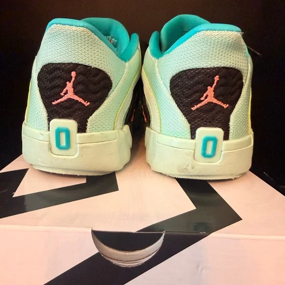 Barely worn, Jordan Tatum 2 Mint Foam/lava Glow Black, size 5.5Y - Picture 5 of 8